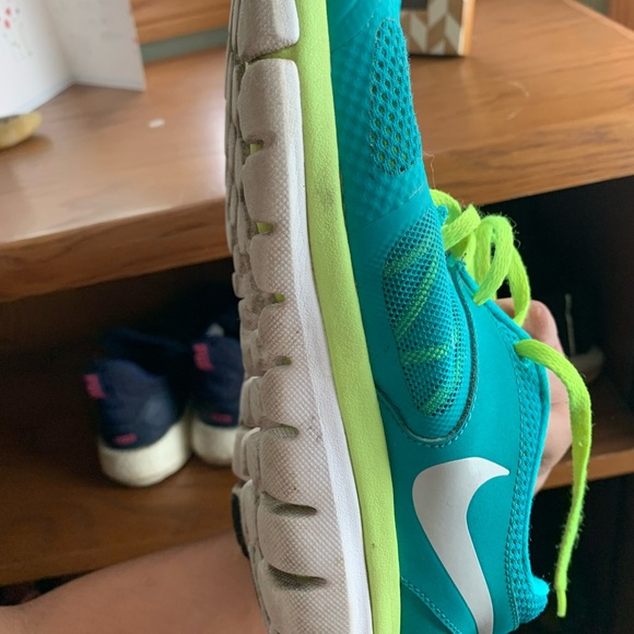 Selling Dark aqua & lime green Nike running shoes! Great condition & comfy! - Picture 4 of 4